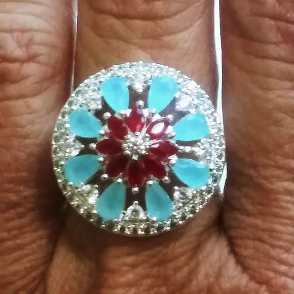 Incredible ring! - Picture 2 of 3